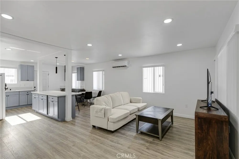 7044 Tyrone Avenue Van Nuys, CA 91405