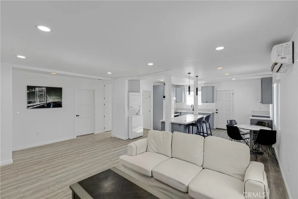 7044 Tyrone Avenue Van Nuys, CA 91405