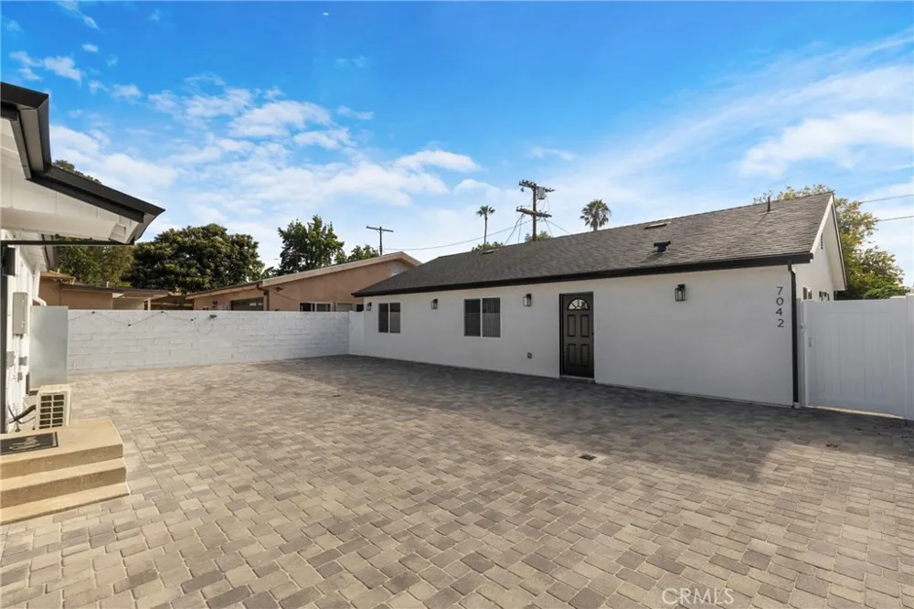7044 Tyrone Avenue Van Nuys, CA 91405