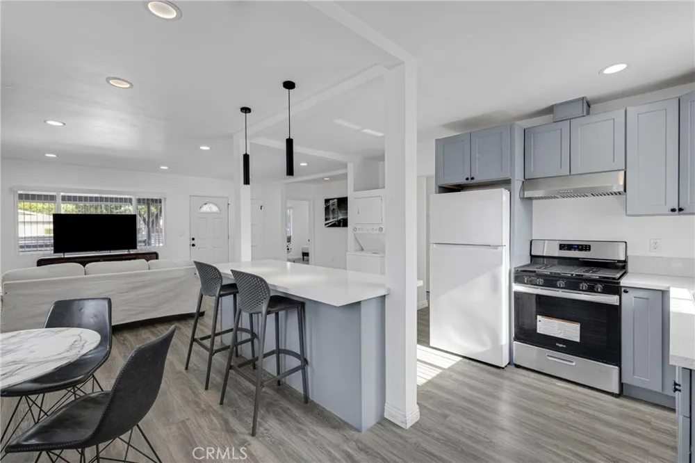 7044 Tyrone Avenue Van Nuys, CA 91405