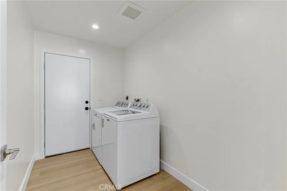 7044 Tyrone Avenue Van Nuys, CA 91405