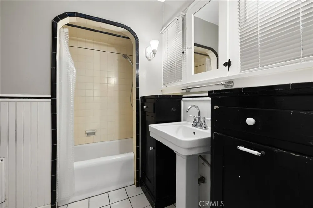 2509 I La Verne, CA 91750