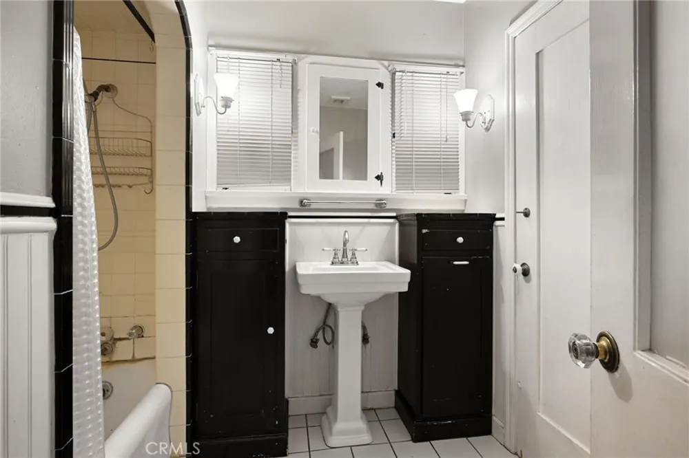 2509 I La Verne, CA 91750