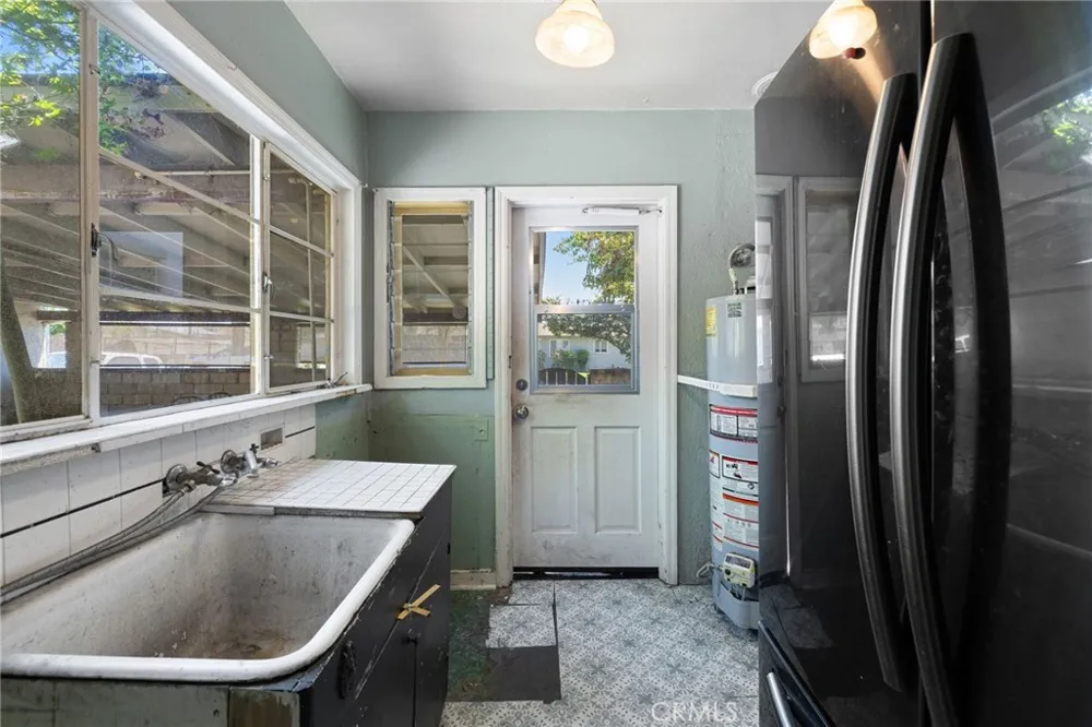 2509 I La Verne, CA 91750
