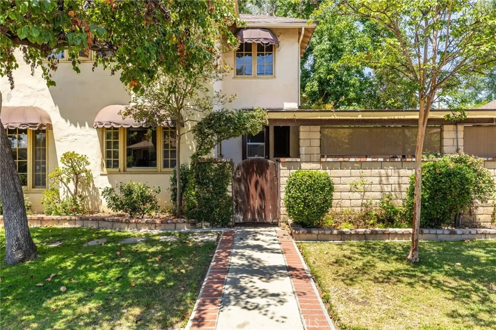 2509 I La Verne, CA 91750