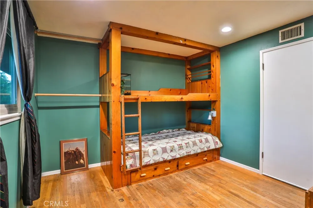 846 W 10th Street Claremont, CA 91711