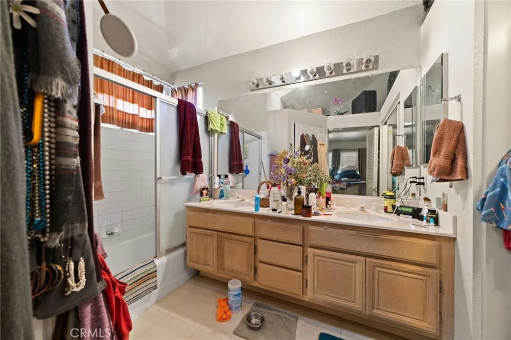 14021 Lemoli Hawthorne, CA 90250
