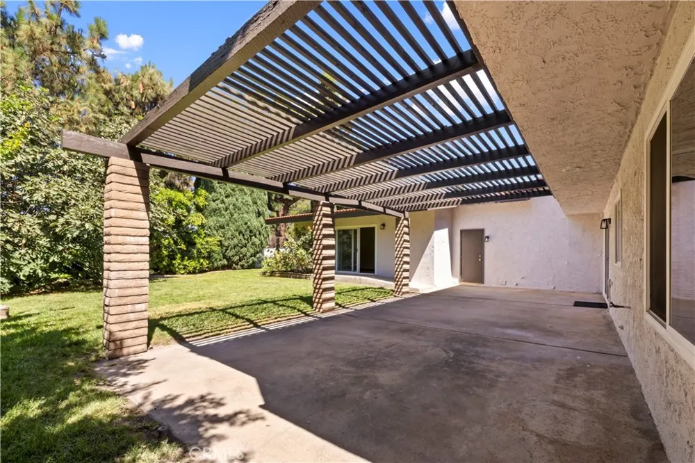 1613 Erin Avenue Upland, CA 91784