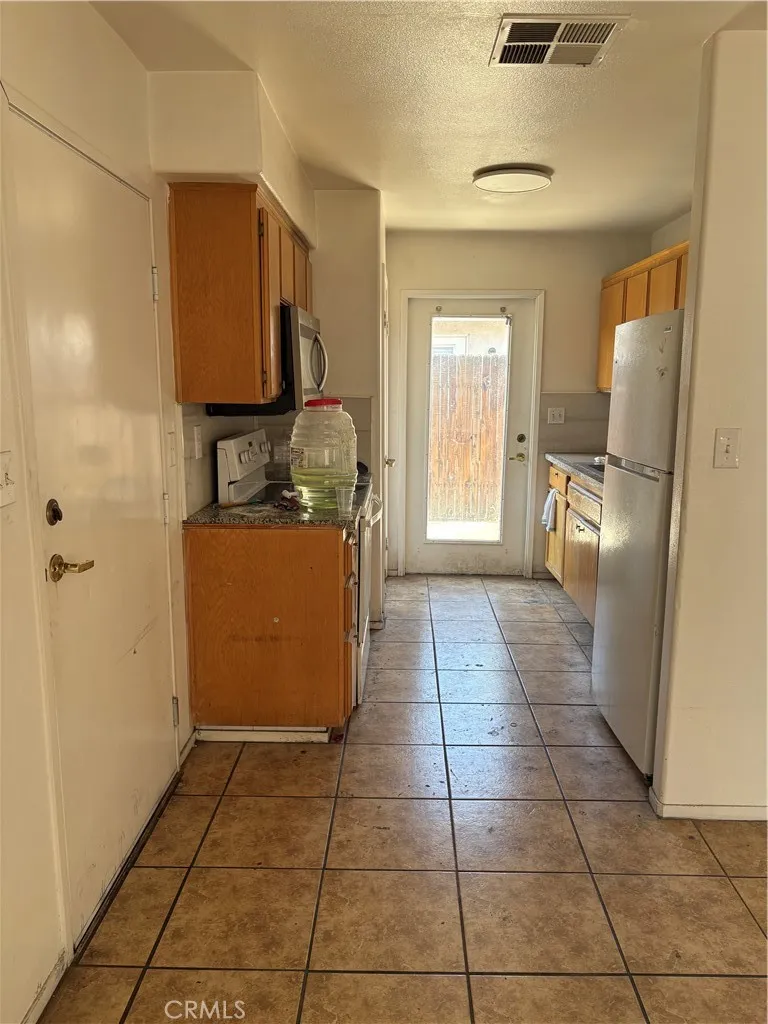 5113 S H Bakersfield, CA 93304