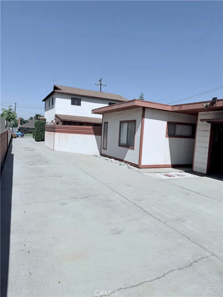 4930 Benham Baldwin Park, CA 91706