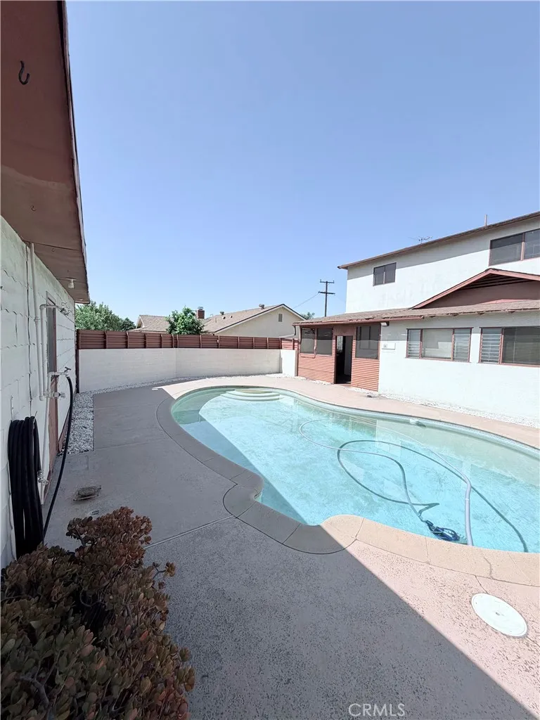 4930 Benham Baldwin Park, CA 91706
