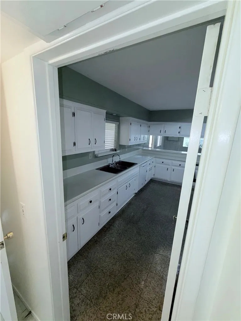 4930 Benham Baldwin Park, CA 91706