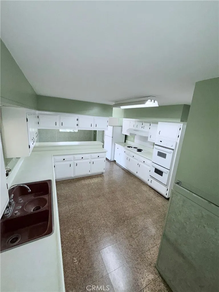 4930 Benham Baldwin Park, CA 91706