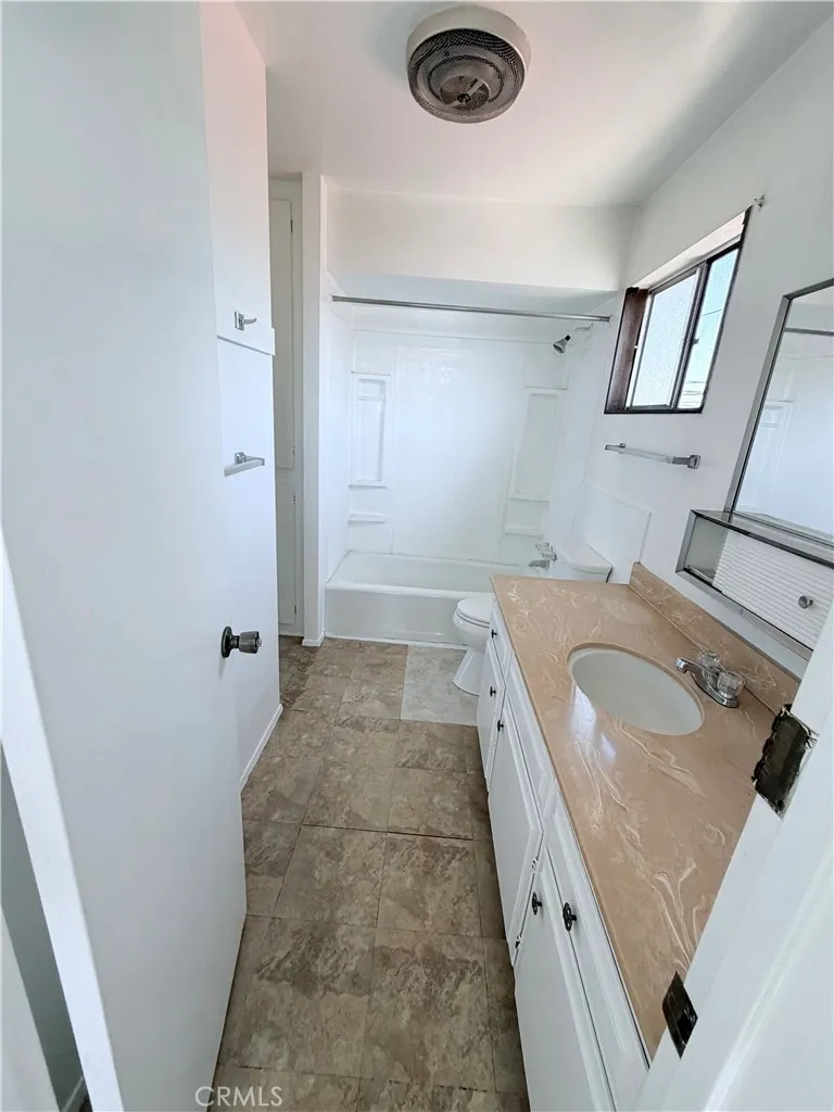 4930 Benham Baldwin Park, CA 91706