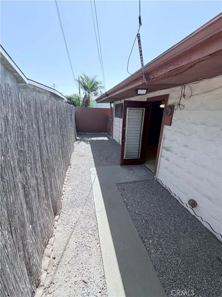 4930 Benham Baldwin Park, CA 91706