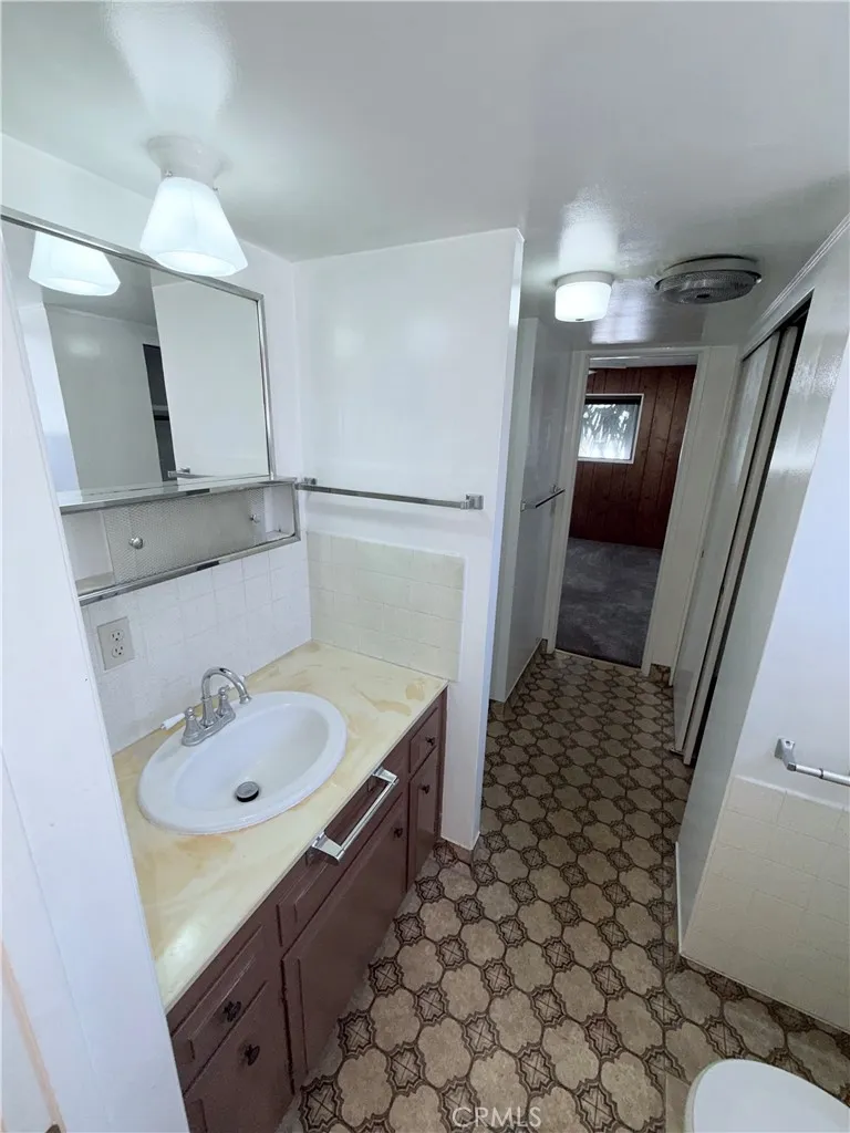 4930 Benham Baldwin Park, CA 91706