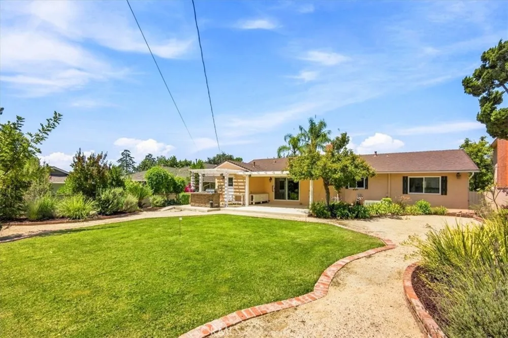 1034 Soldano Azusa, CA 91702