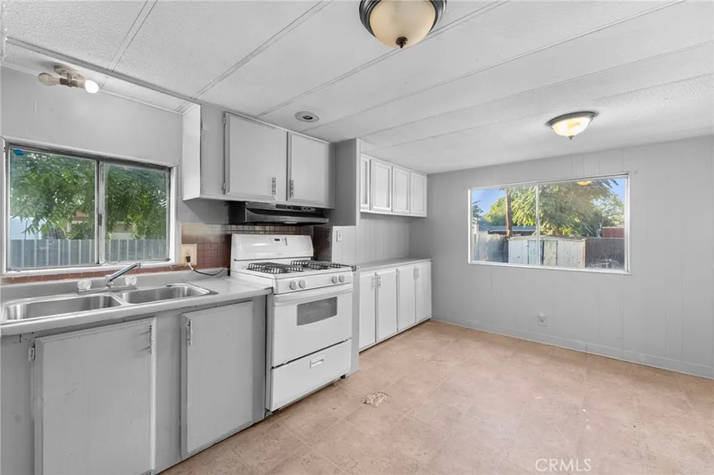 718 Willow Drive Bakersfield, CA 93308