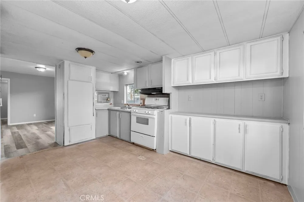 718 Willow Drive Bakersfield, CA 93308