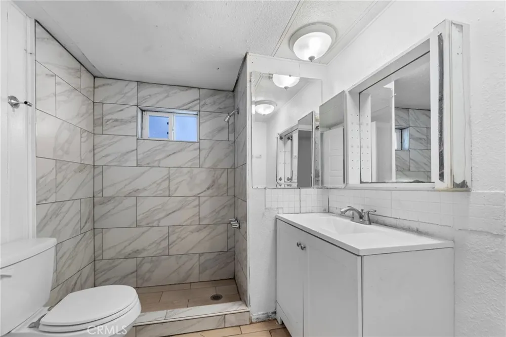 718 Willow Drive Bakersfield, CA 93308