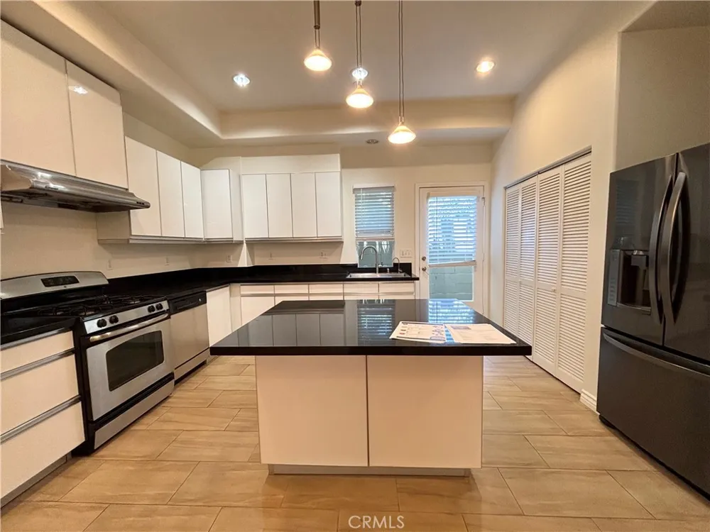 441 Los Robles #16 Pasadena, CA 91101
