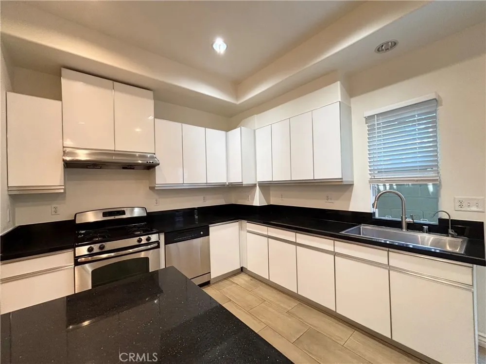 441 Los Robles #16 Pasadena, CA 91101