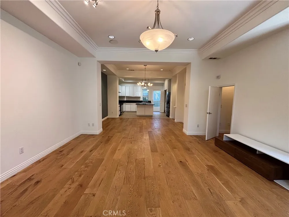 441 Los Robles #16 Pasadena, CA 91101
