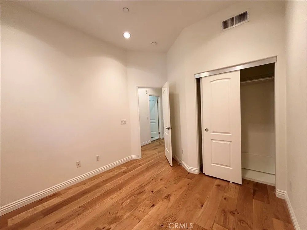 441 Los Robles #16 Pasadena, CA 91101