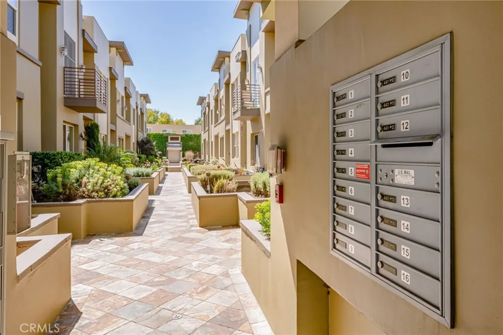 441 Los Robles #16 Pasadena, CA 91101
