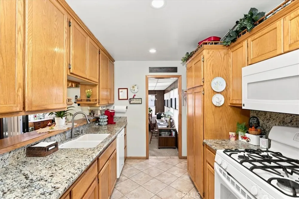 614 Azure Court Upland, CA 91786