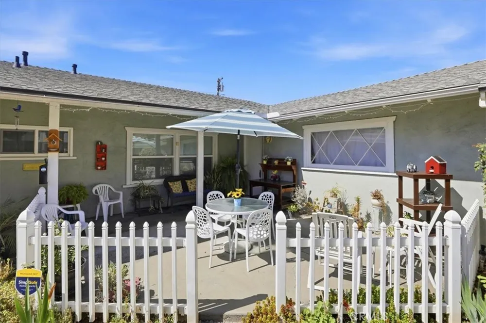 614 Azure Court Upland, CA 91786