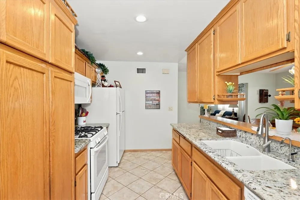 614 Azure Court Upland, CA 91786