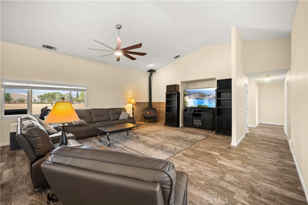 7682 Coleridge Rd Oak Hills, CA 92344