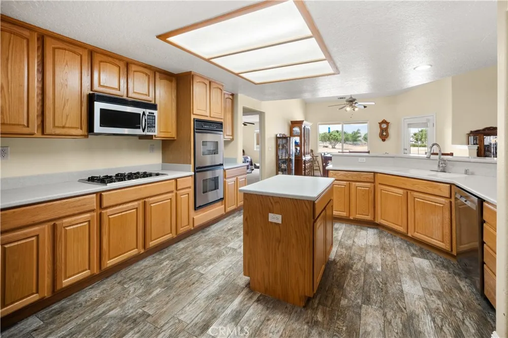7682 Coleridge Rd Oak Hills, CA 92344