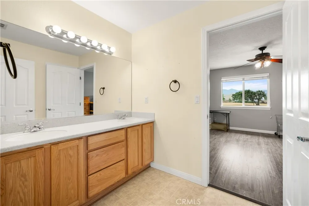 7682 Coleridge Rd Oak Hills, CA 92344