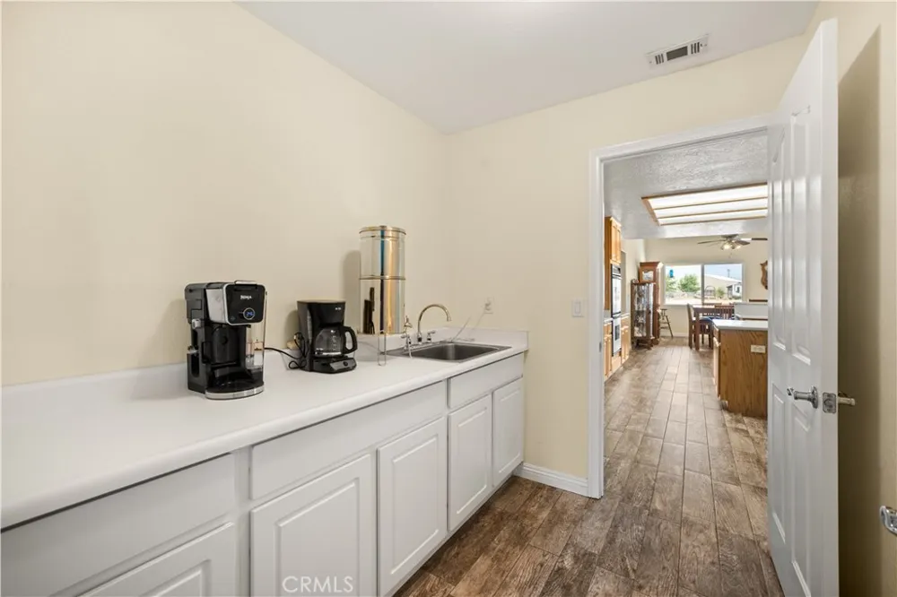 7682 Coleridge Rd Oak Hills, CA 92344