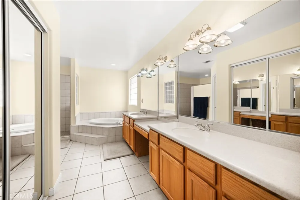 7682 Coleridge Rd Oak Hills, CA 92344