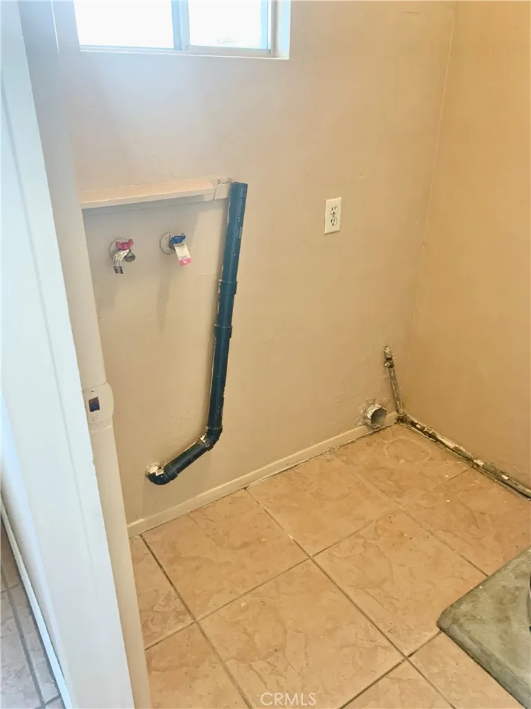 550 Valencia Covina, CA 91723