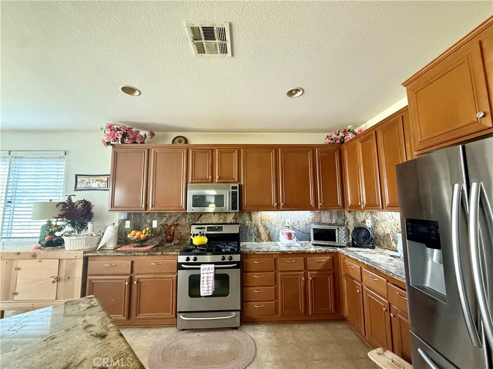 1592 Flora Beaumont, CA 92223