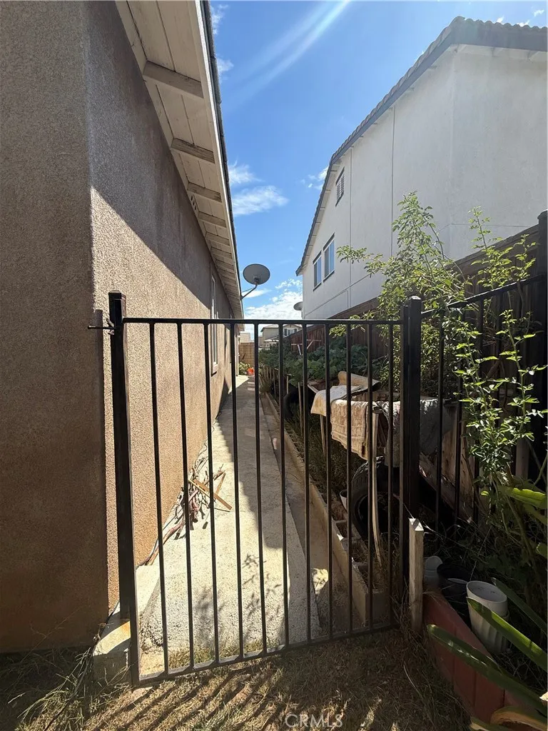 1592 Flora Beaumont, CA 92223
