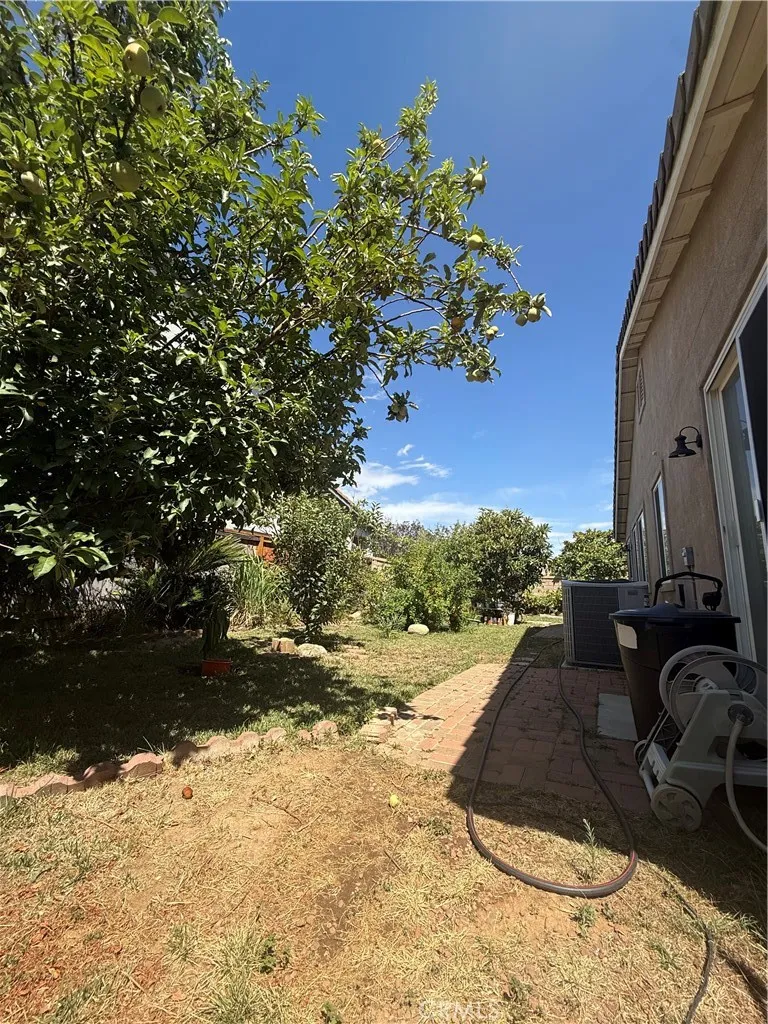 1592 Flora Beaumont, CA 92223