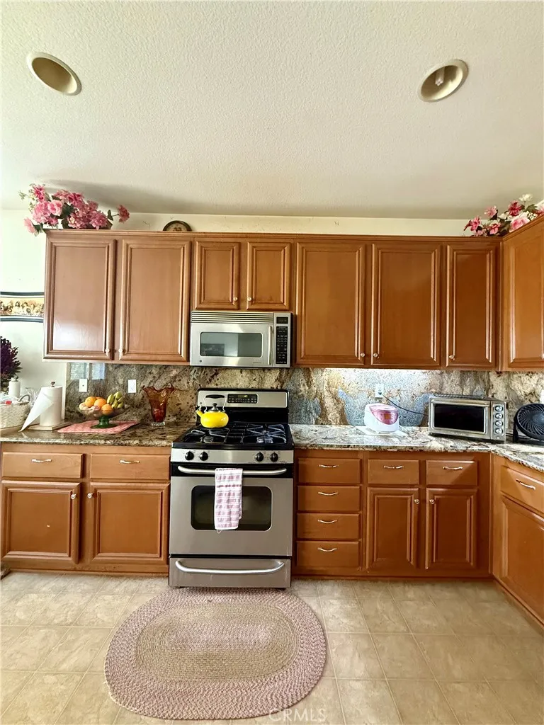 1592 Flora Beaumont, CA 92223