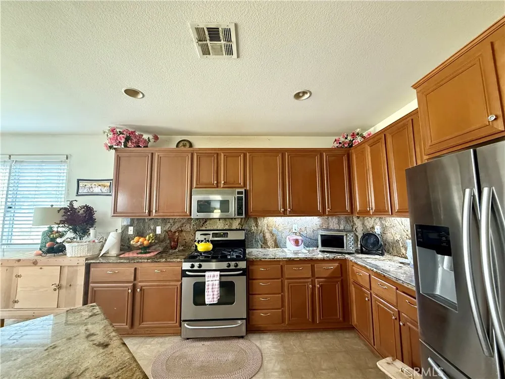 1592 Flora Beaumont, CA 92223