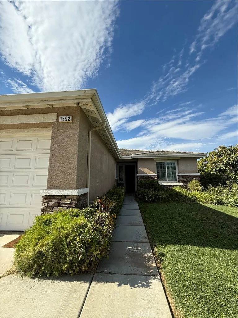 1592 Flora Beaumont, CA 92223
