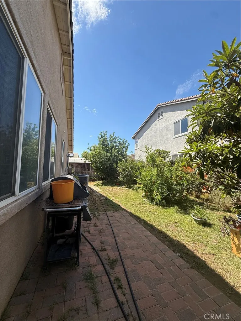 1592 Flora Beaumont, CA 92223