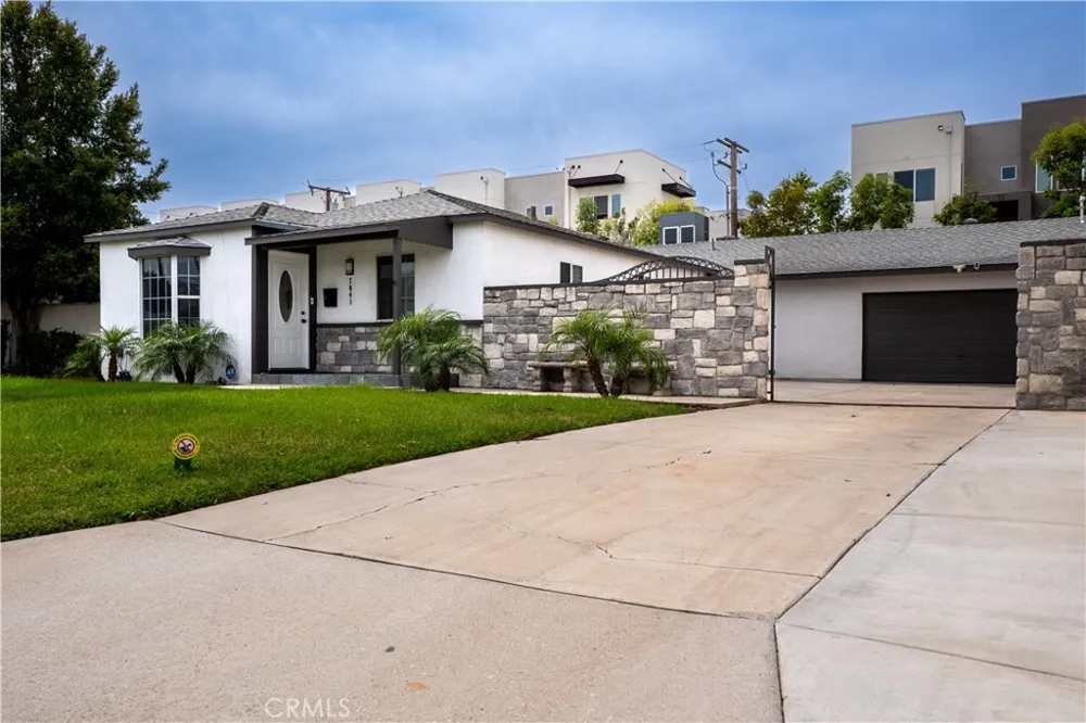 7041 Indiana Buena Park, CA 90621