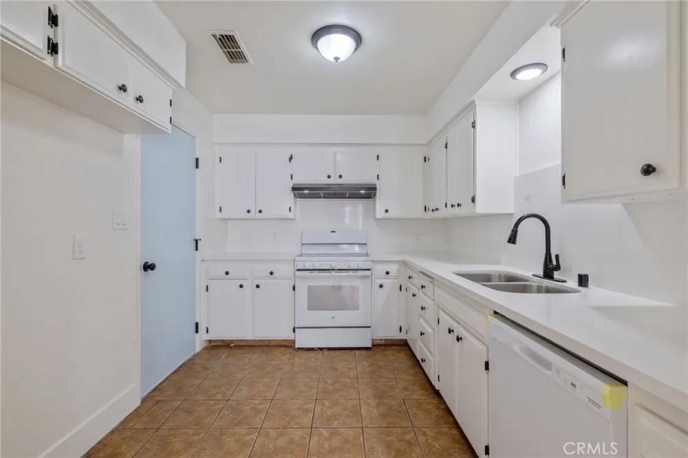 5451 W Santa Ana Avenue Fresno, CA 93722