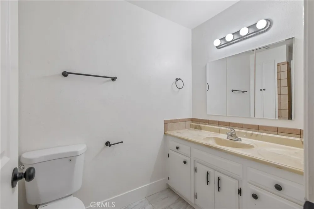 5451 W Santa Ana Avenue Fresno, CA 93722
