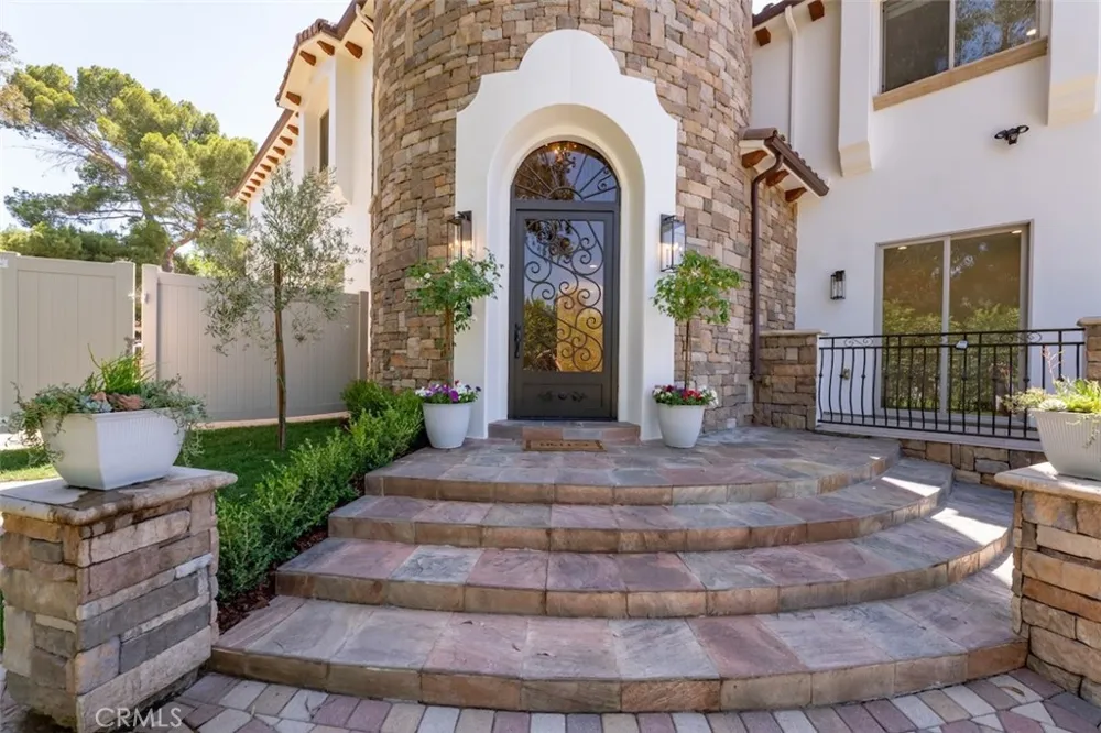 8808 Yates Street Sunland, CA 91040