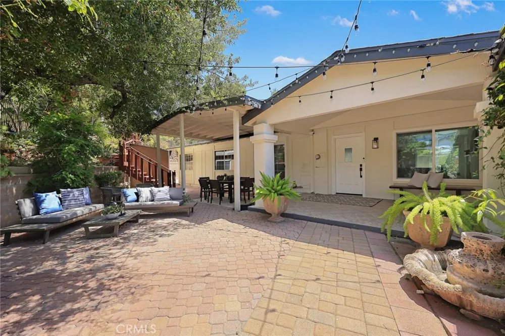 10842 Owens Tujunga, CA 91042